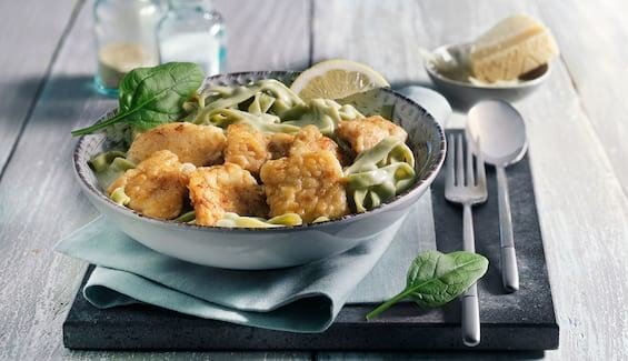 Spinat-Tagliatelle mit Parmesansauce und gebratenem Steinbutt