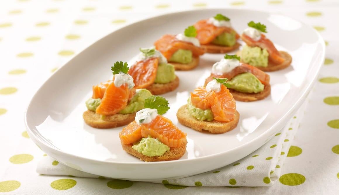 Marinierte Fjordforelle mit Avocado-Creme und Korianderjoghurt