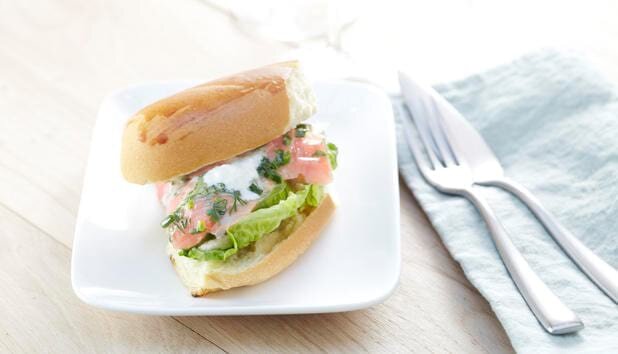 Fjordforellen-Schiffchen aus Mairüben an Gewürzen und Wasabi-Sahne