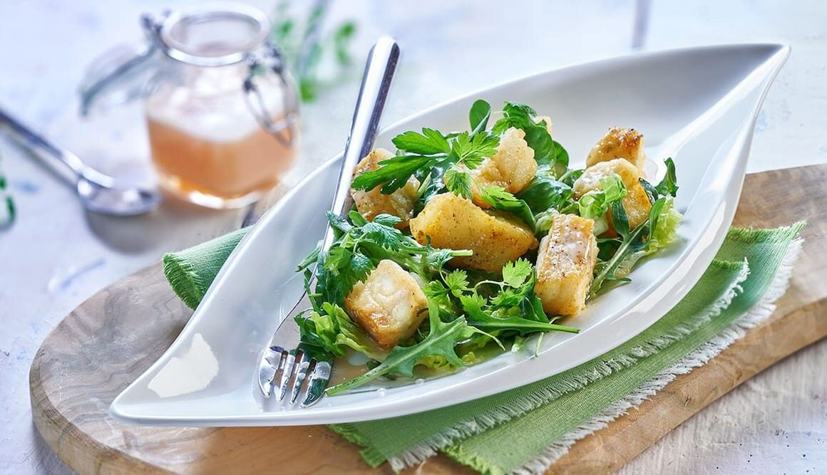 Sautierte Lengwürfel auf Wildkräutersalat