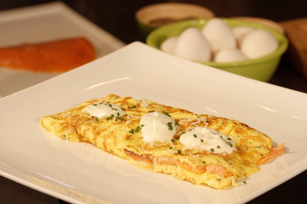 Norwegisches Omelett mit Räucherlachs und Käse