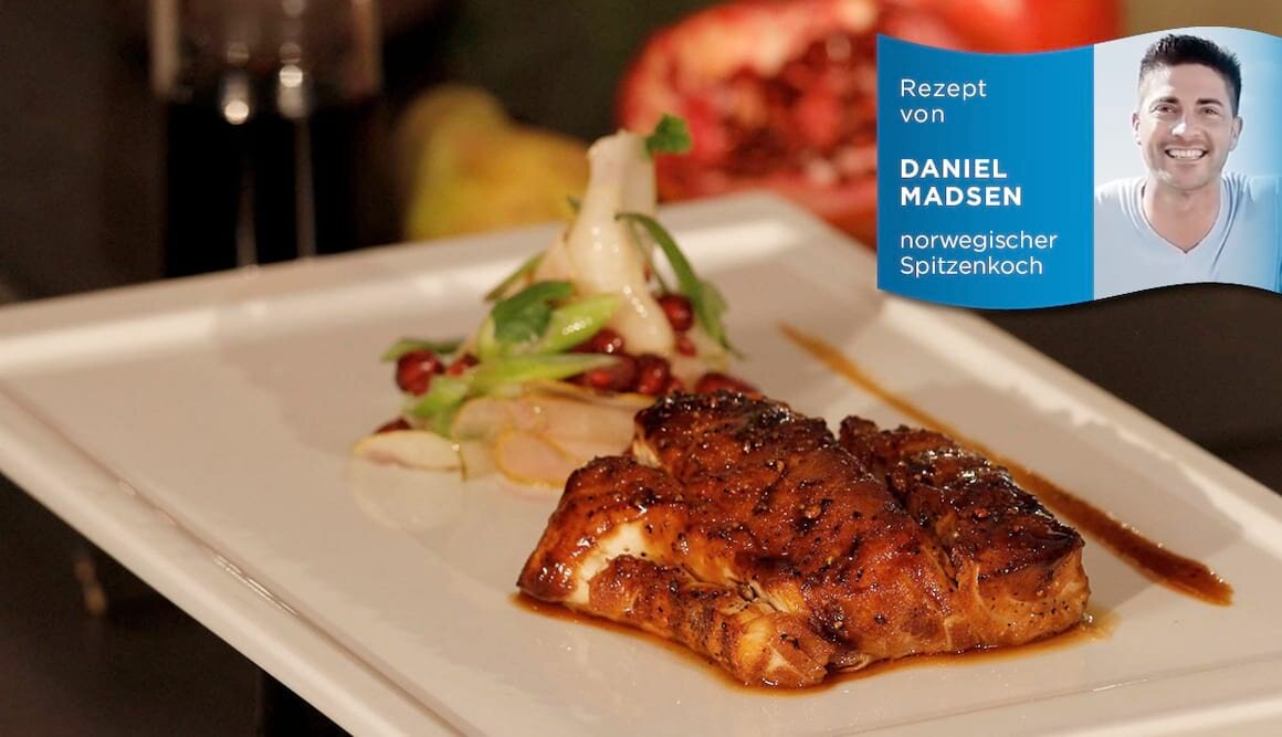 Glacierter norwegischer Kabeljau mit frischem, schwarzem Pfeffer