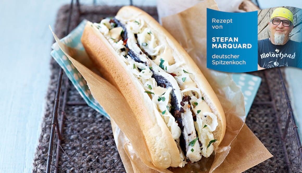 Hotdog mit Hering in Chili-Kaffee-Marinade und Rahmkraut