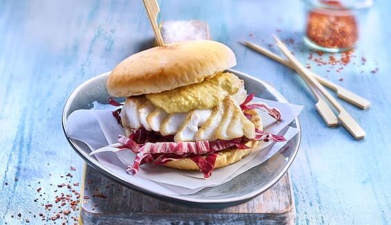 Burger von Grenadierfisch mit Mangopesto