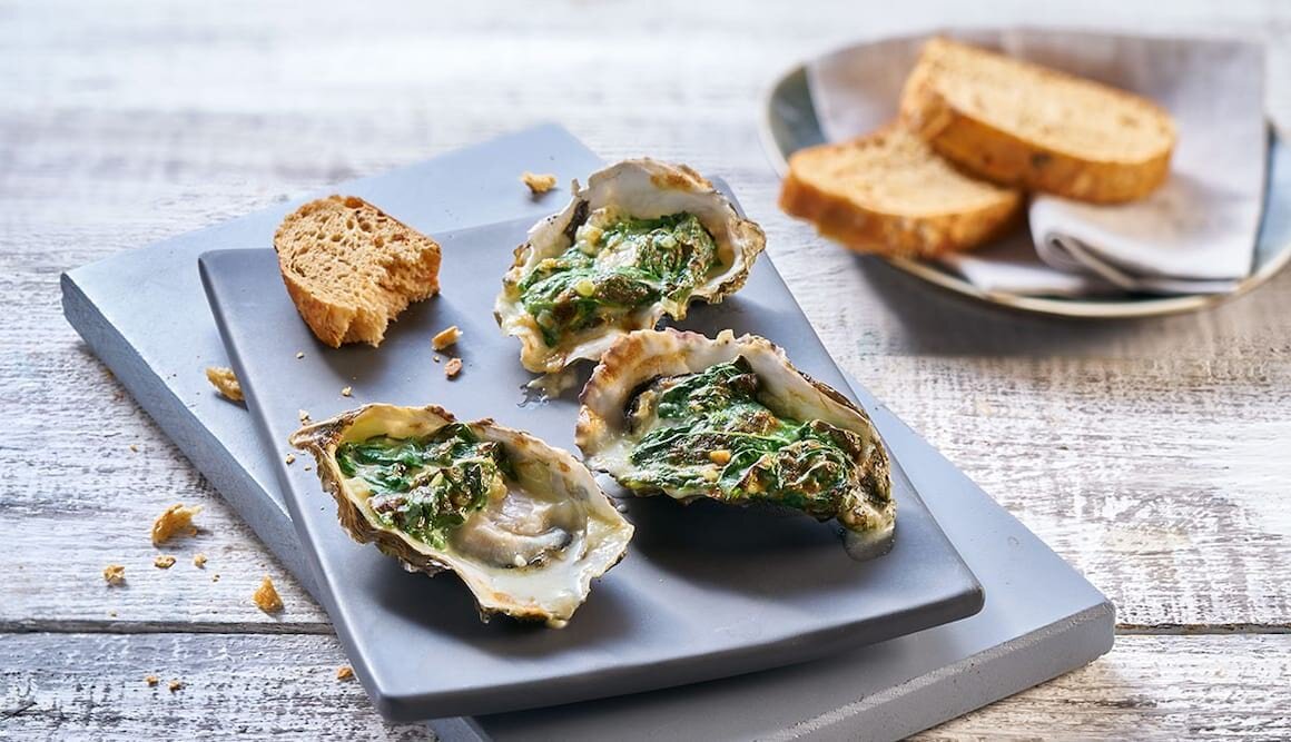Austern mit Spinat-Gorgonzola-Kruste