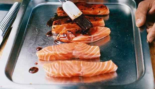 Asiatischer Grill Lachs mit Ingwer, Knoblauch und Sesam-Samen