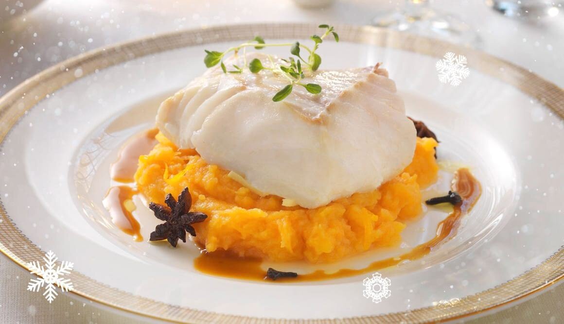 Kabeljau im Ofen gegart mit Möhrenpüree und Rotweinsauce