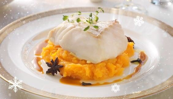 Kabeljau im Ofen gegart mit Möhrenpüree und Rotweinsauce