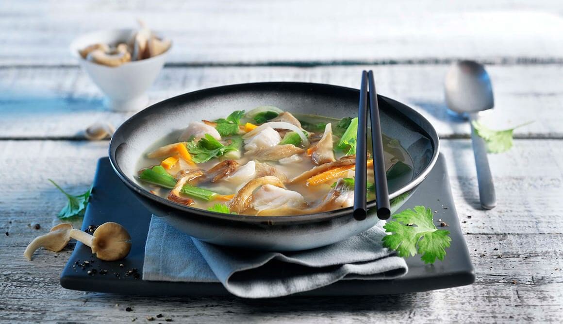 Pochierter Schellfisch in Miso-Sud mit Austernpilzen