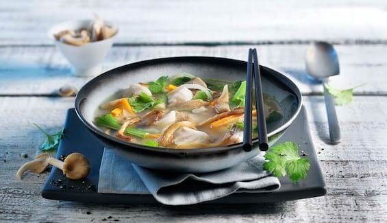 Pochierter Schellfisch in Miso-Sud mit Austernpilzen