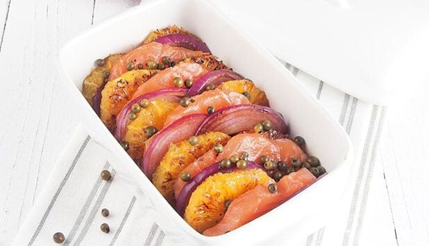 Norwegischer Lachs mit Orangen und grünem Pfeffer