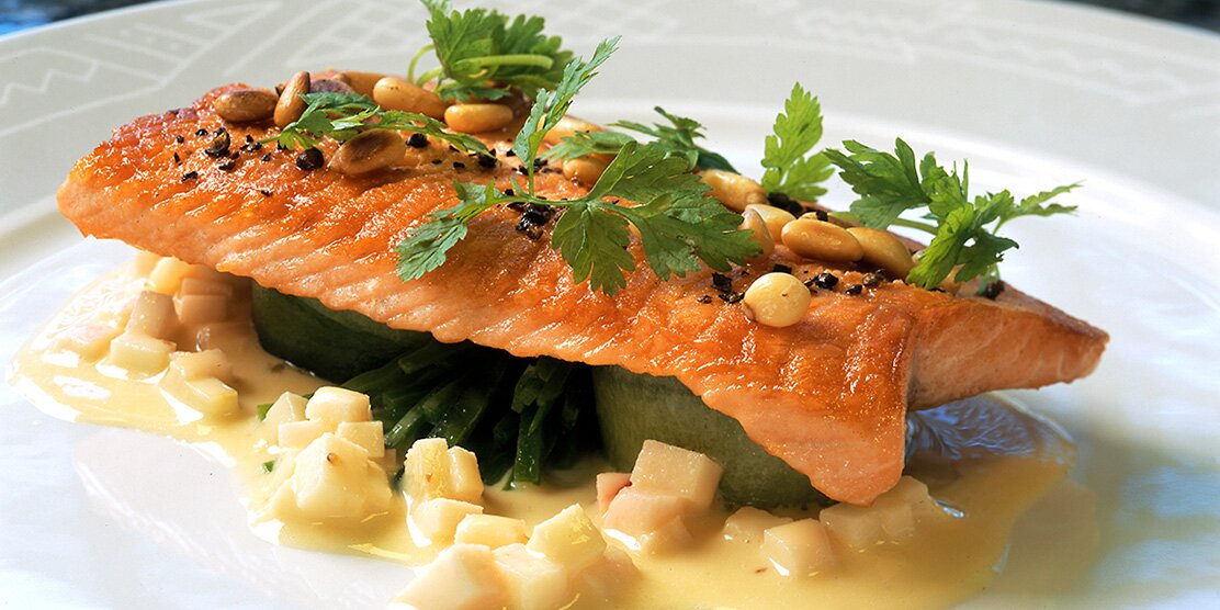 Gebratene Fjordforelle mit Apfelsauce