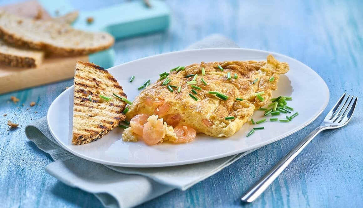 Omelett mit gebratenen Eismeergarnelen