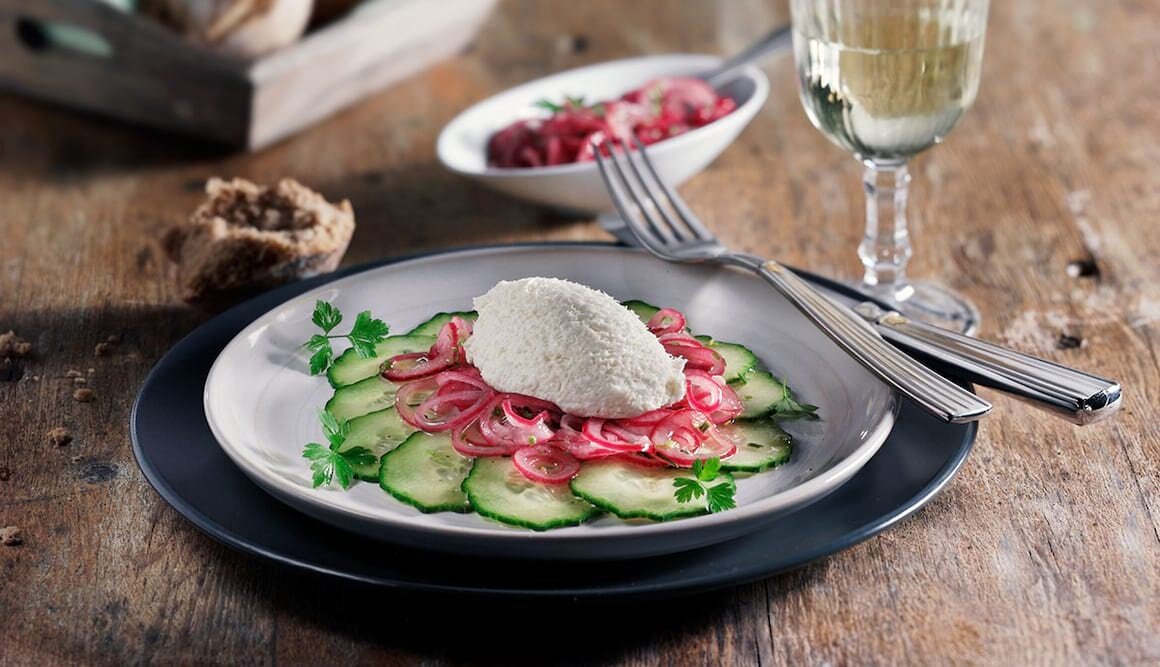 Mousse vom Leng auf Gurkencarpaccio