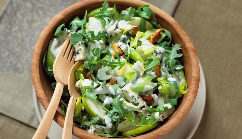 Sellerie-Apfel-Salat mit Gorgonzola-Dressing