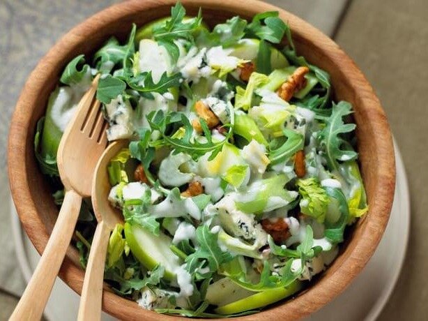 Sellerie-Apfel-Salat mit Gorgonzola-Dressing