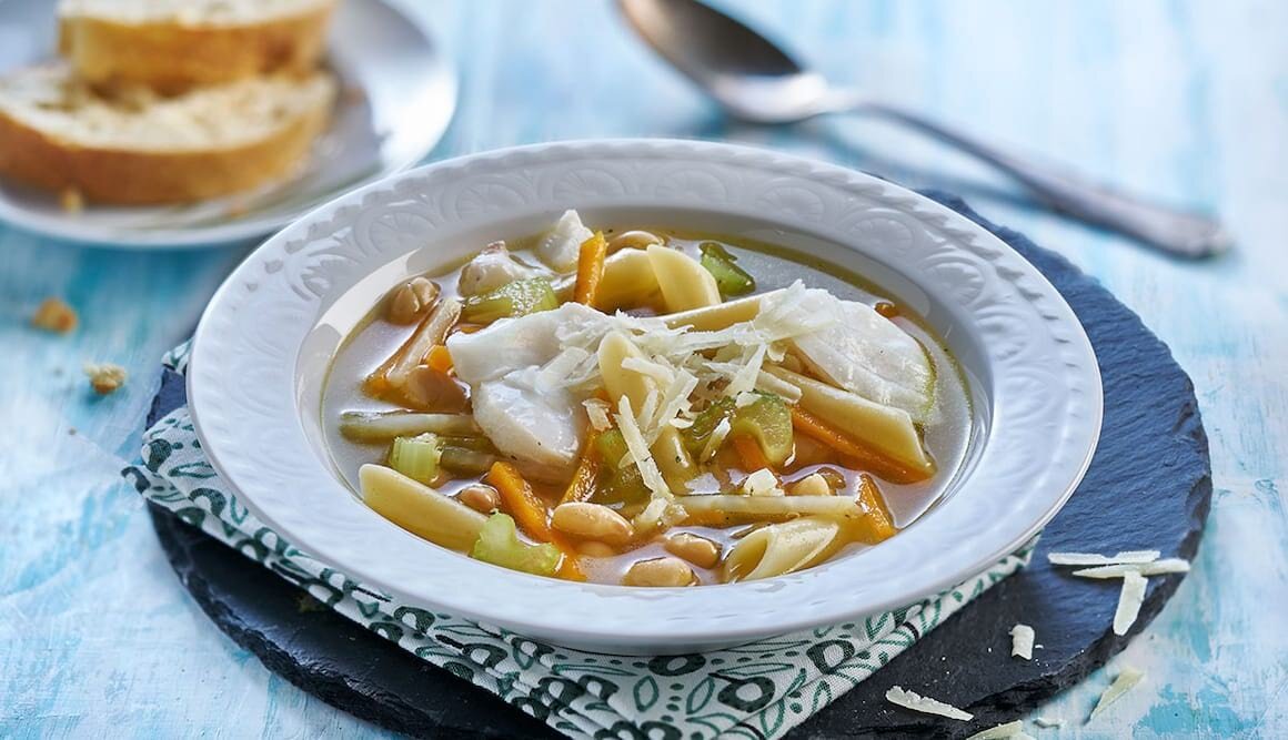 Minestrone mit Grenadierfischwürfeln