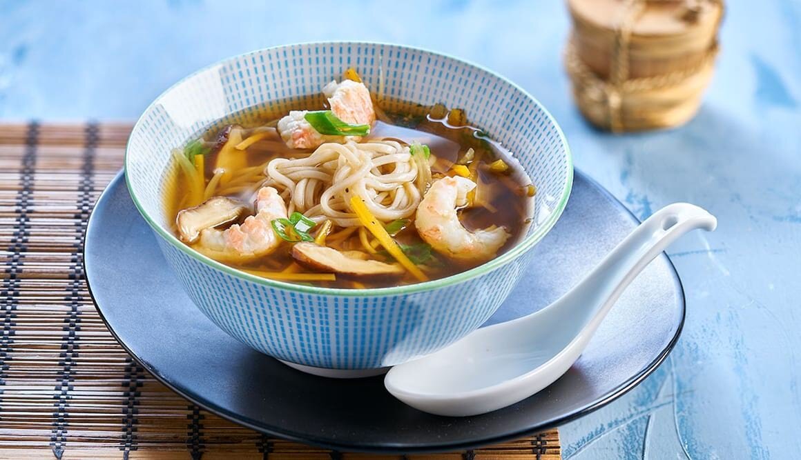 Chinesische Nudelsuppe mit Kaisergranat