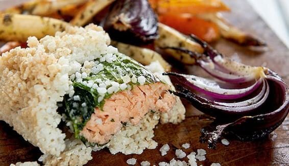 Norwegischer Lachs in der Salzkruste