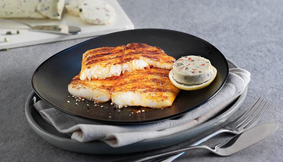 Heilbuttsteak mit handgerollter Pfefferbutter