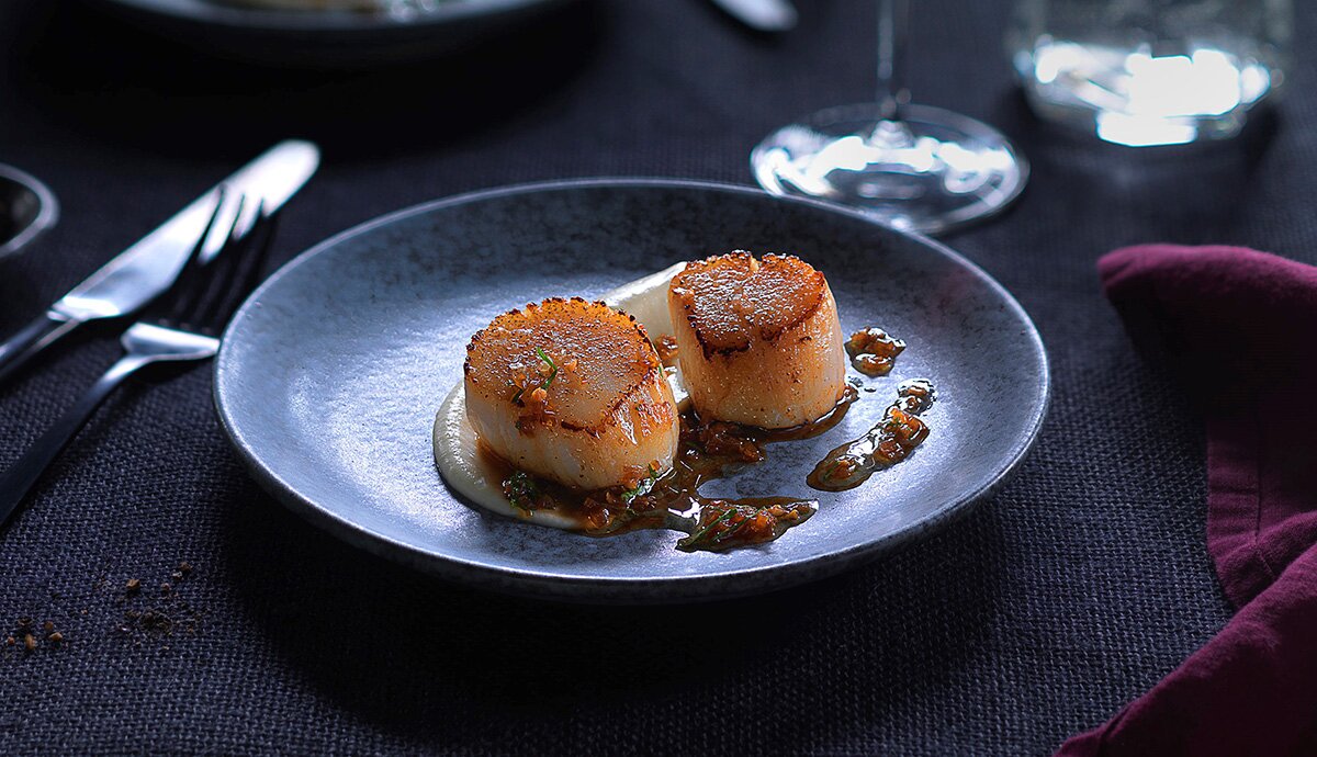 Kammmuscheln mit Blumenkohlcreme und gebräunter Butter
