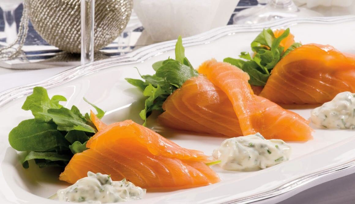 Tapas mit Räucherlachs und Kräutermayonnaise