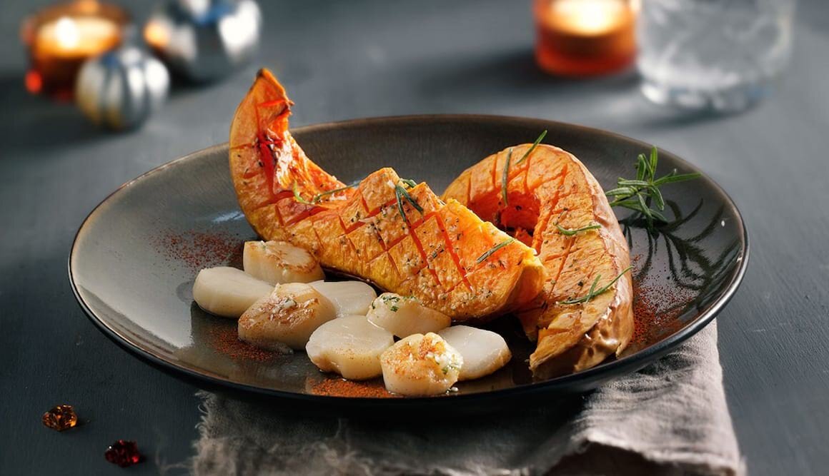 Gebackener Kürbis mit gebratenen Jakobsmuscheln