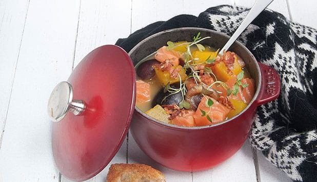 Lachseintopf mit Kürbis, Honig und Pflaumen