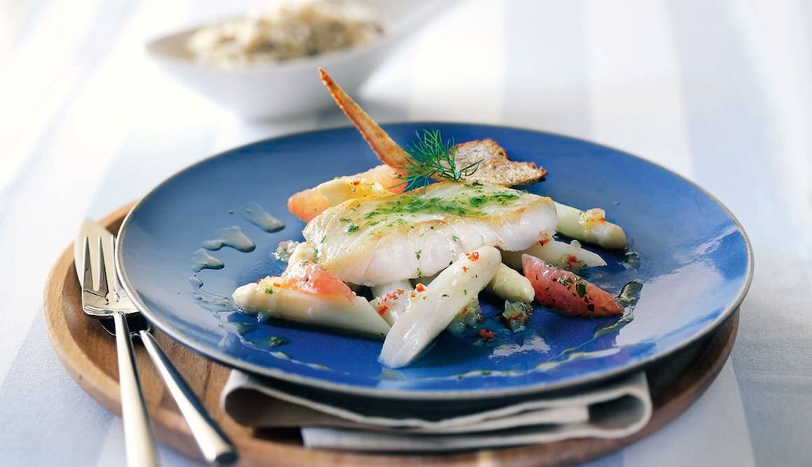 Seelachs und Spargel auf Chili-Vinaigrette mit Wildreis