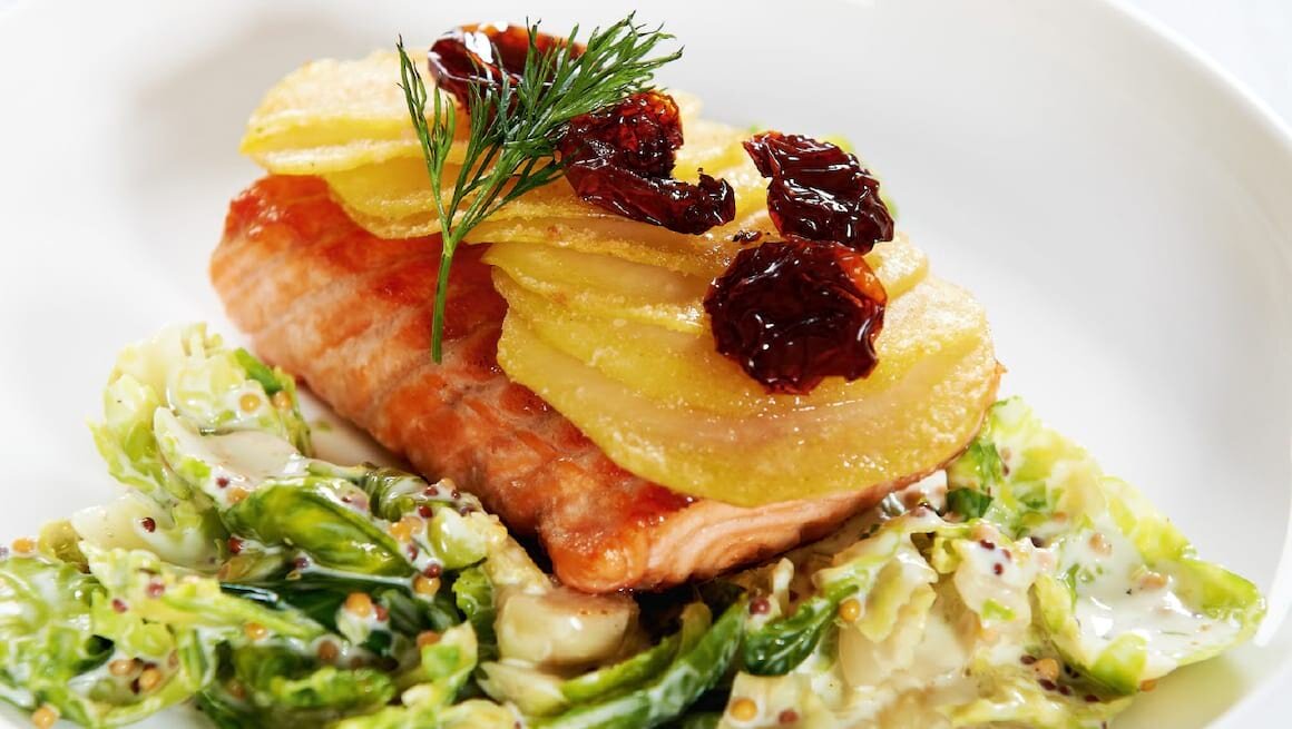 Norwegischer Lachs mit Kartoffeln und Rosenkohl