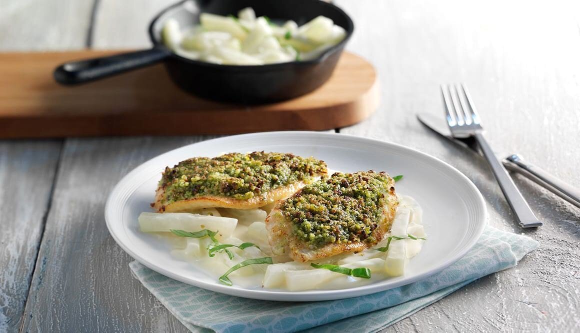 Steinbuttfilet unter der Pestokruste auf Kohlrabigemüse