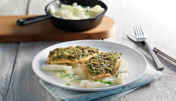 Steinbuttfilet unter der Pestokruste auf Kohlrabigemüse