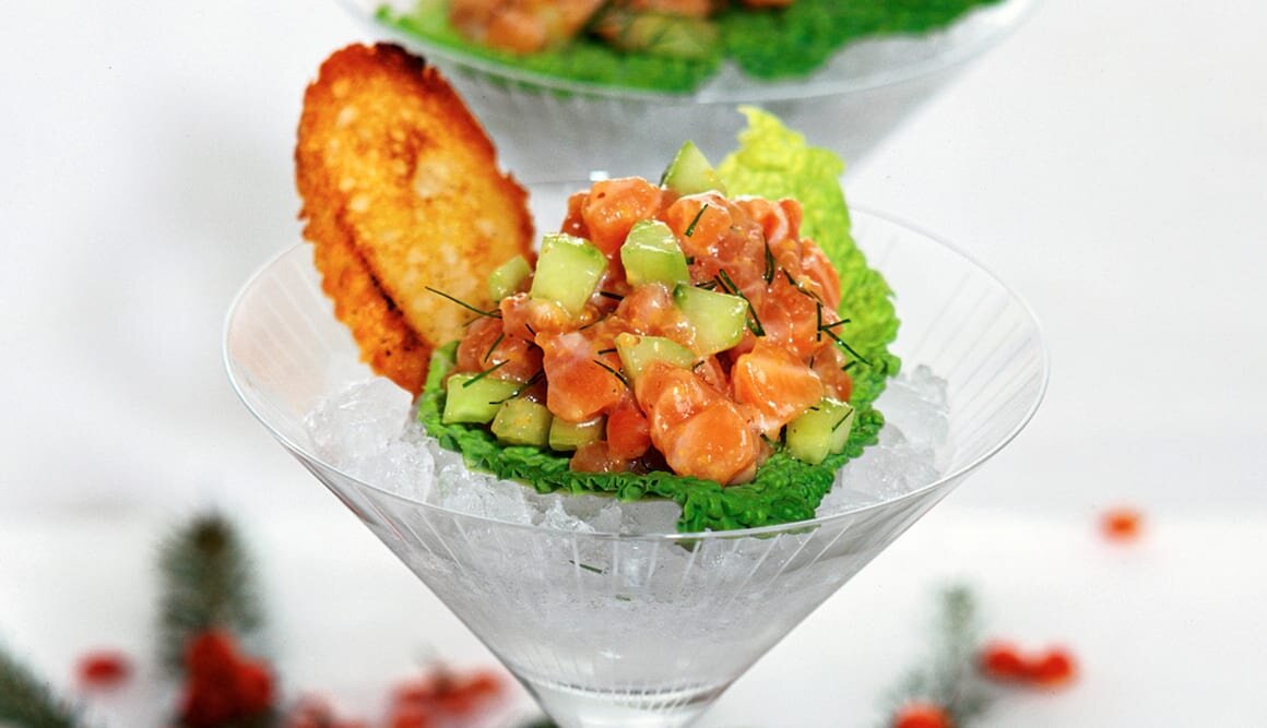 Festliches Lachstatar mit Weihnachtsaroma