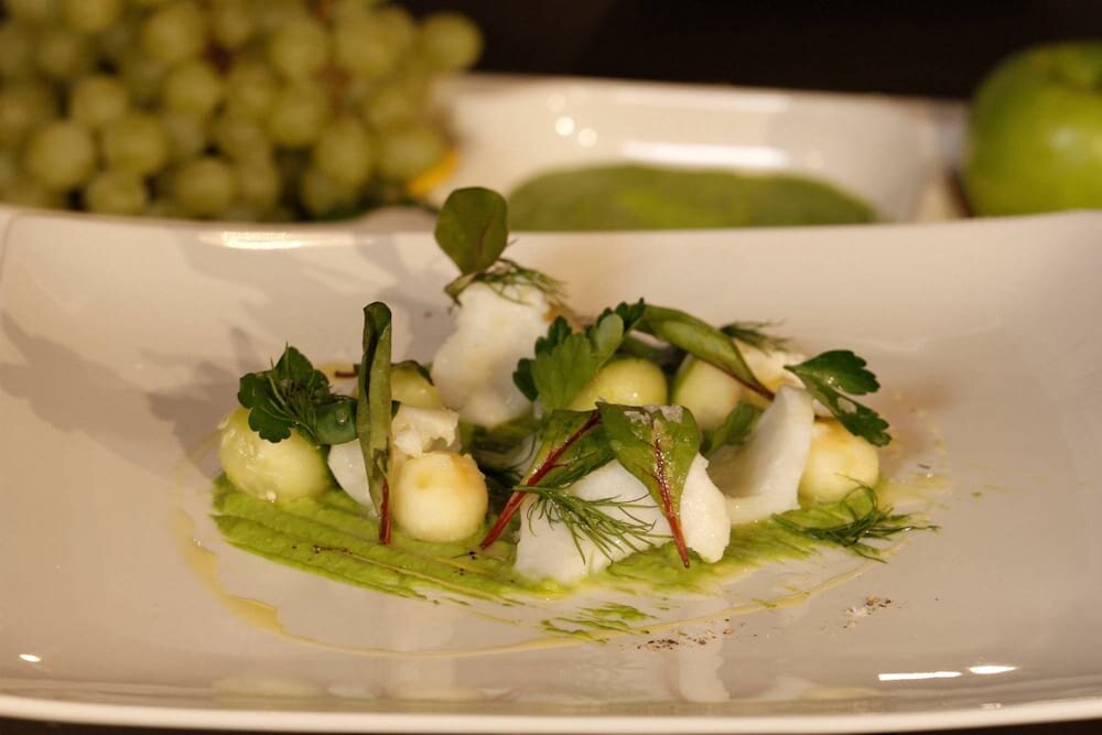 Salat vom Skrei auf Erbsencrème