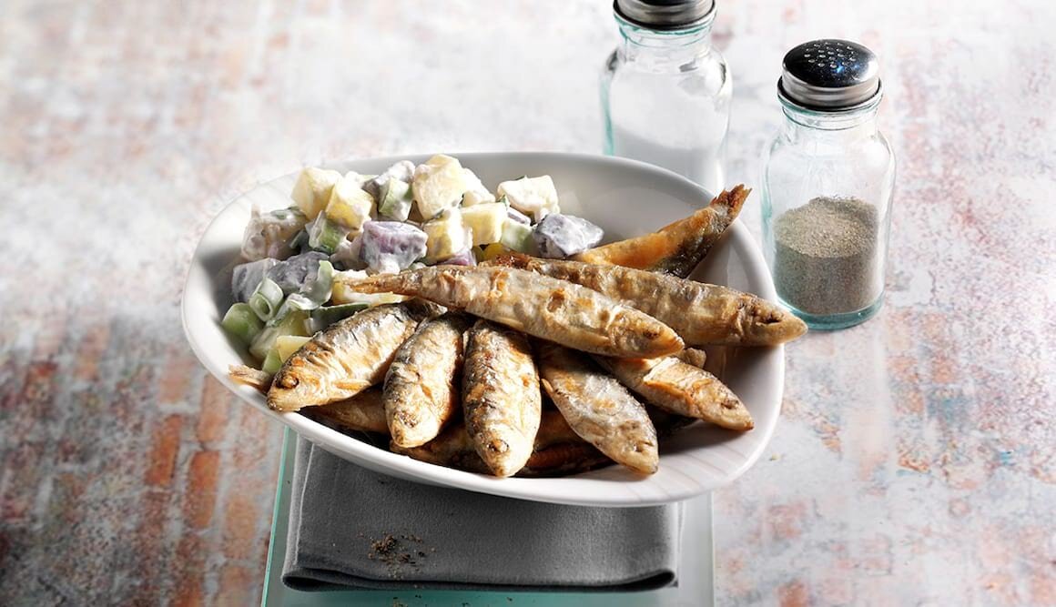 Sprotten mit buntem Kartoffelsalat
