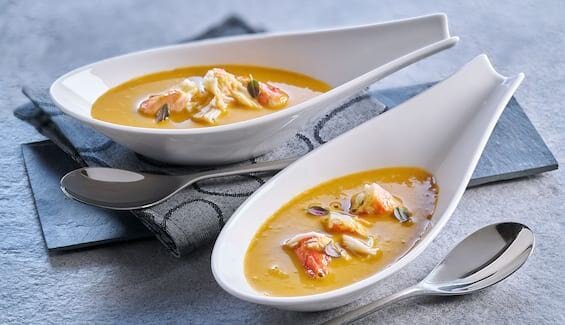 Königskrabbe im Kokos-Kurkuma-Sud