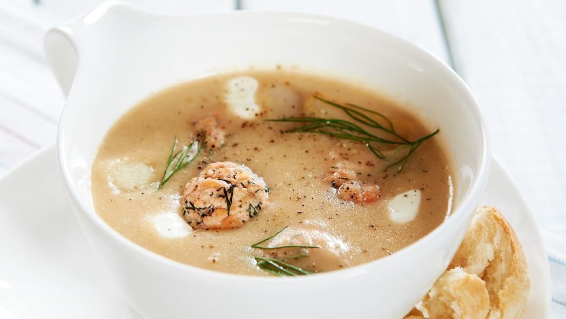 Kartoffelcremesuppe mit Bällchen vom Lachs