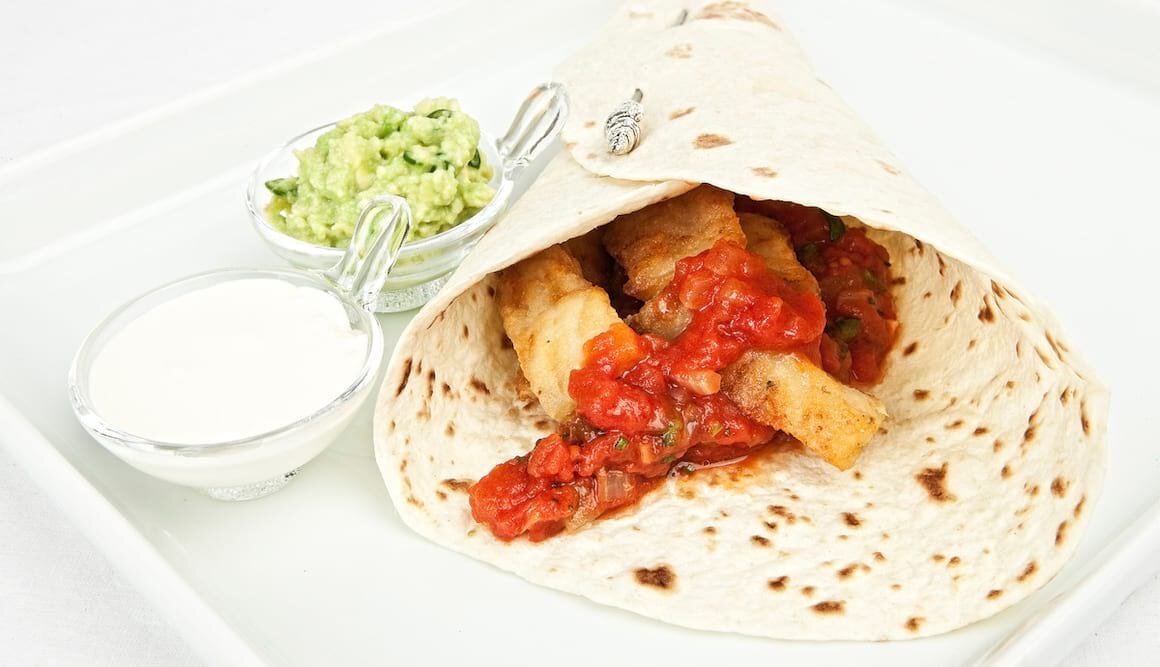 Gebratener Seelachs im Tortilla mit Guacamole