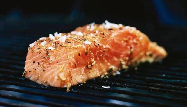 Gegrillter Fenchel-Lachs mit Safran-Kartoffeln