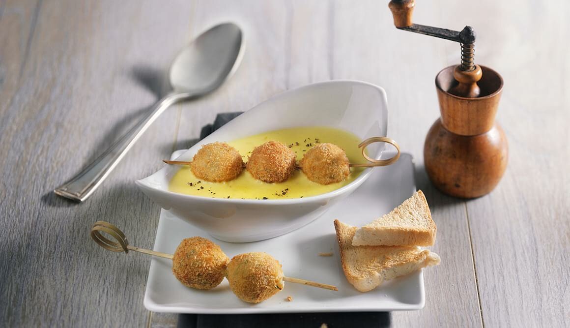 Feines Safransüppchen mit edlem Leng-Praliné