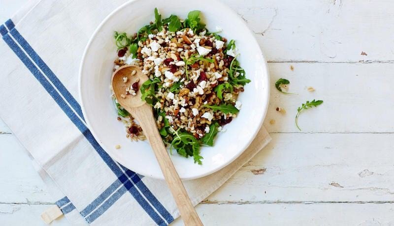 Graupen-Linsen-Salat mit Nüssen
