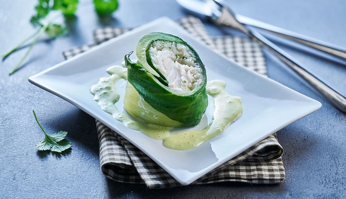 Grenadierfisch im Mangoldblatt mit Wasabischaum