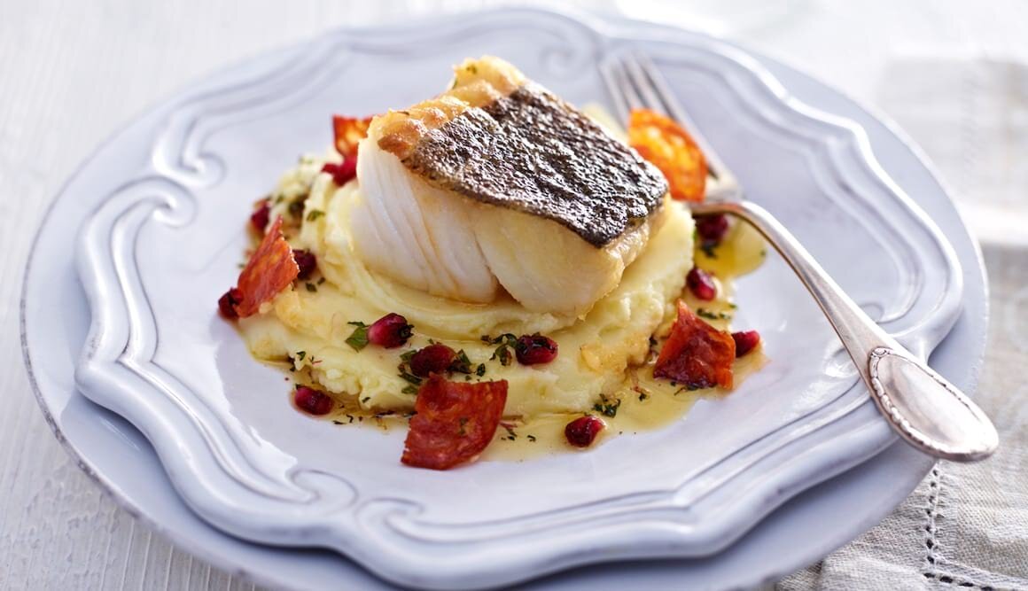 Skrei aus dem Ofen mit Chorizo und Mandelkartoffelpüree
