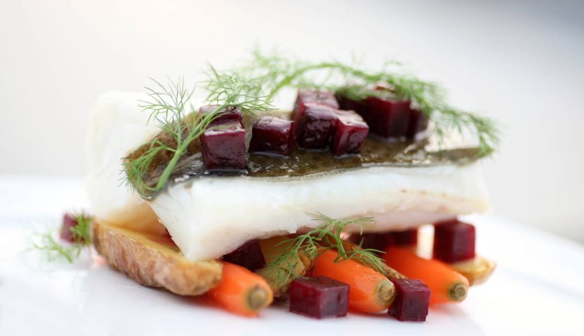 Leicht gesalzener Skrei mit Rote Bete und Buttersauce