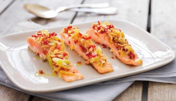 Ingwer- und chilimarinierter Lachs