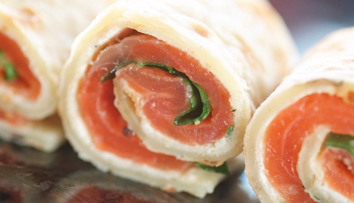 Crêpe mit geräucherter Fjordforelle und Ziegenfrischkäse