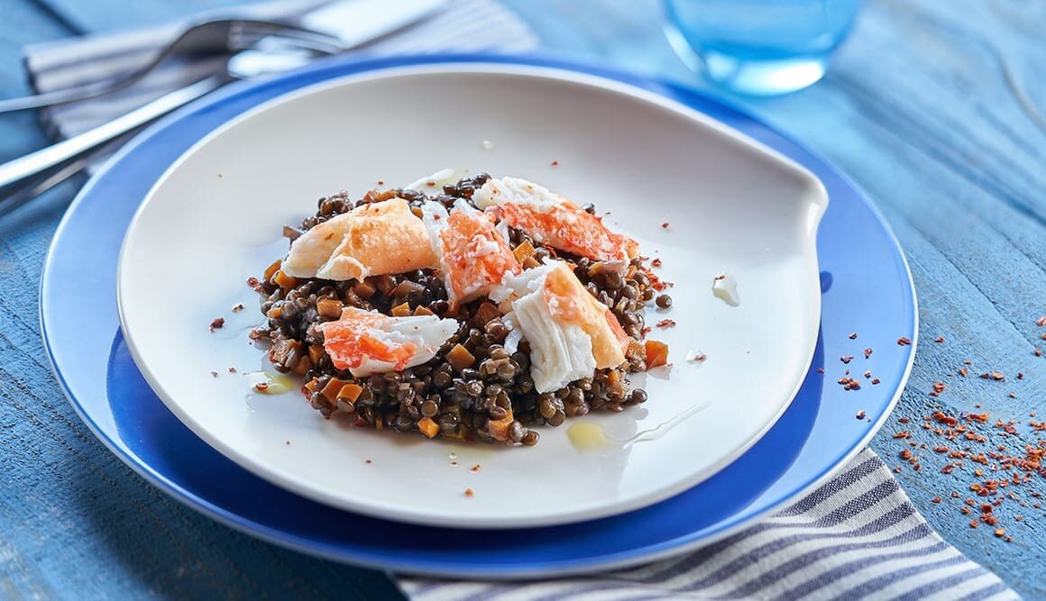 Königskrabbe auf Belugalinsenbett