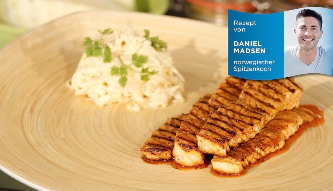 Gegrillter norwegischer Lachs mit Kohlsalat