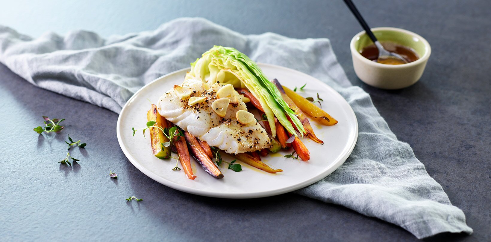 Ofengebackener Skrei mit Buttersauce und Spitzkohl