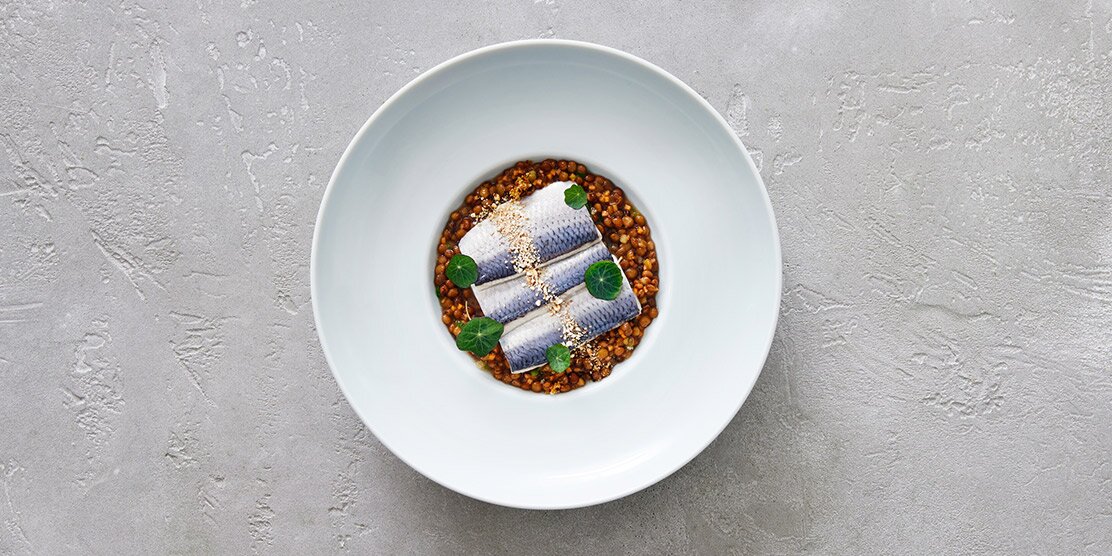 Beluga Linsen mit Norwegischer Bismark Hering